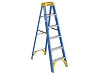 Werner 6 ft. H Fiberglass Step Ladder Type I 250 lb. capacity