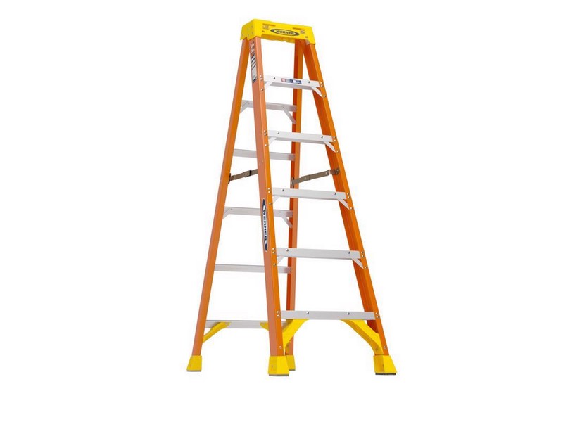 Werner 6 ft. H Fiberglass Step Ladder Type IA 300 lb. capacity
