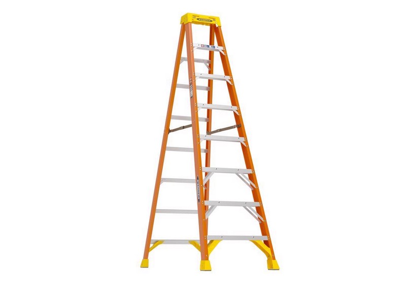 Werner 8 ft. H Fiberglass Step Ladder Type IA 300 lb. capacity