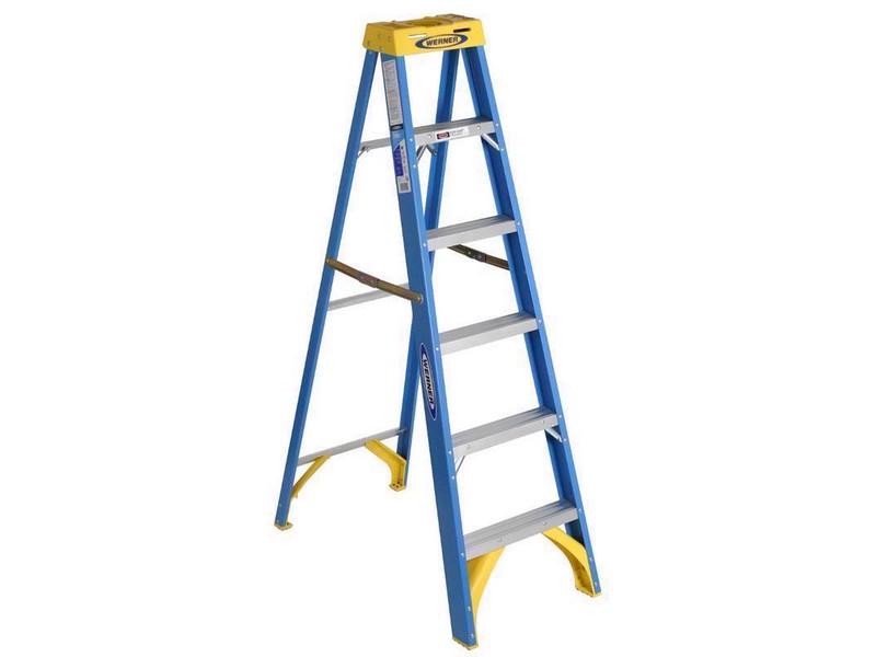 Werner 6 ft. H Fiberglass Step Ladder Type I 250 lb. capacity