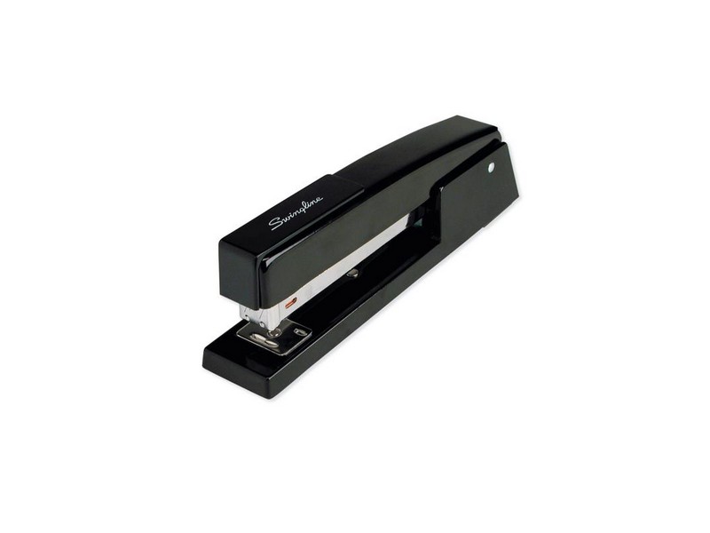 Swingline 1/4 in. Classic Desk Stapler