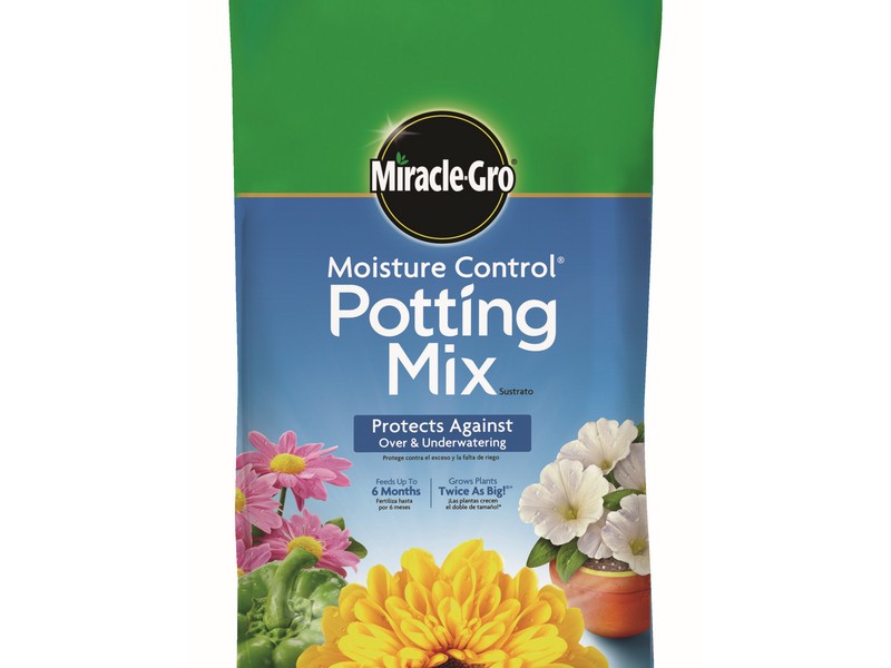 Miracle-Gro Moisture Control Flower and Plant Potting Mix 16 qt