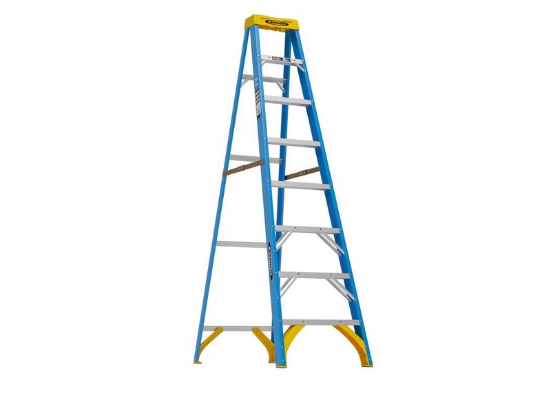 Werner 8 ft. H Fiberglass Step Ladder Type I 250 lb. capacity