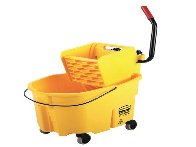 Rubbermaid WaveBrake 2.0 35 qt Mop Bucket Yellow
