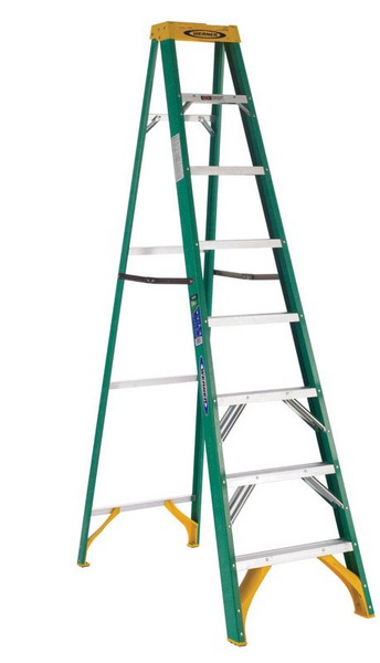Werner 8 ft. H Fiberglass Step Ladder Type II 225 lb. capacity